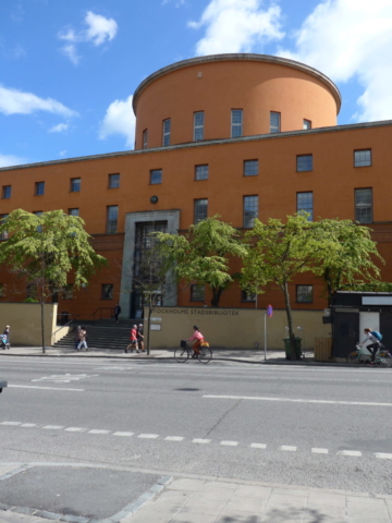 Stockholms stadsbibliotek, entrén på Odengatan